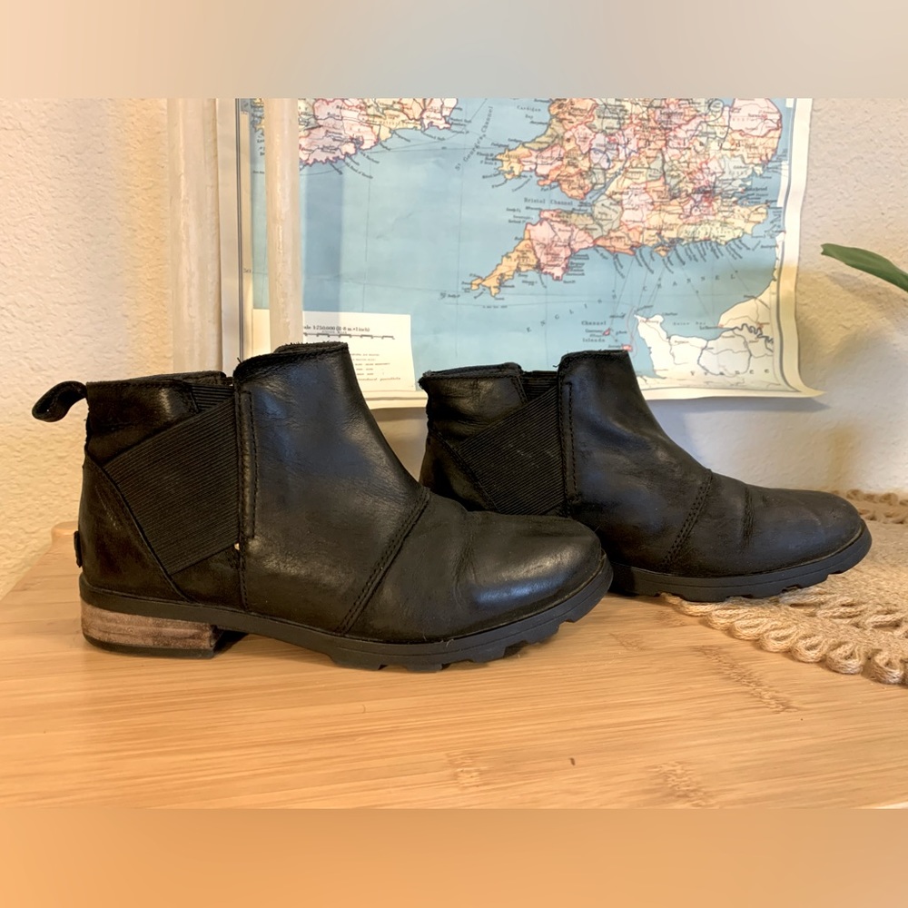 Sorel Chelsea Booties Size 8 Black.